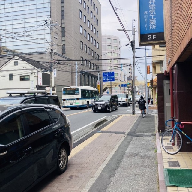 コクボビル ビル前面道路