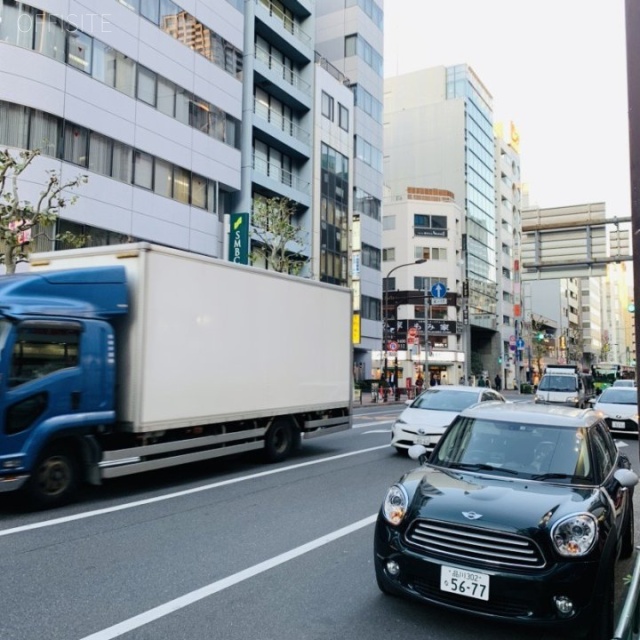松楽ビル ビル前面道路