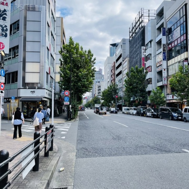 勝又ビル 前面道路