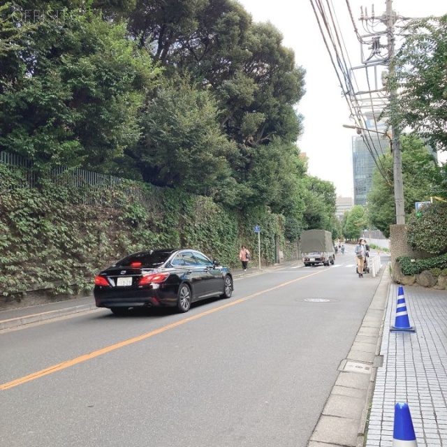 六本木ビル ビル前面道路