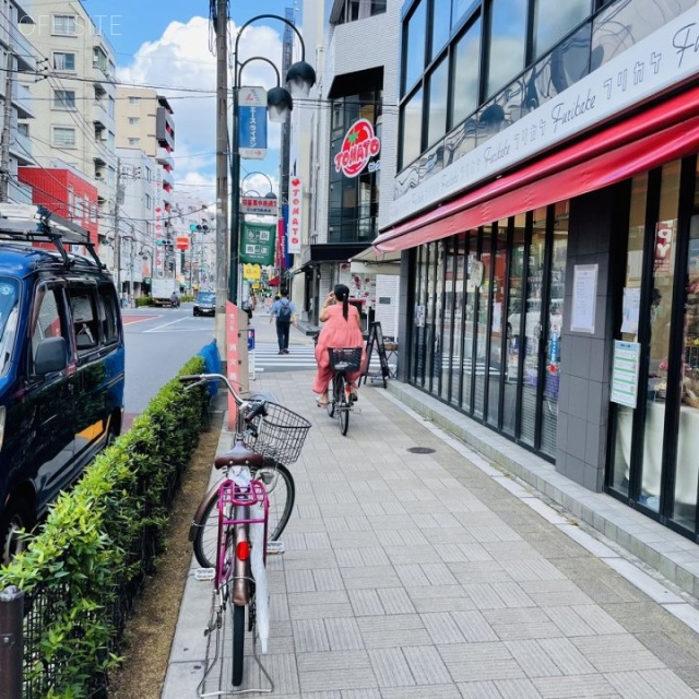 川原第2ビル ビル前面道路