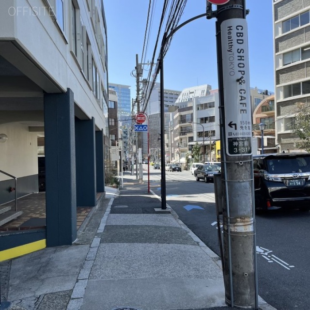 外苑コーポ　前面道路