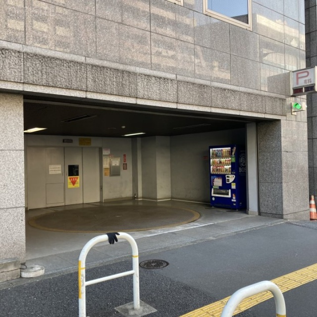 ラ・ベルティ新宿 駐車場