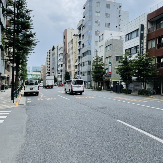 第一協和ビル ビル前面道路