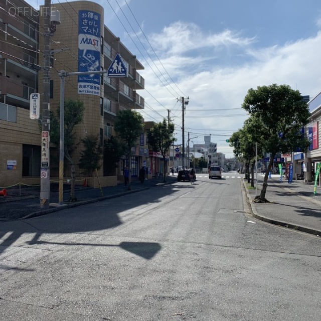 市川クローバーハイツ吉野 ビル前面道路