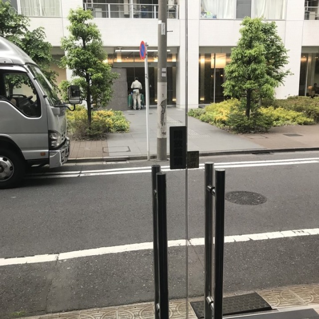 第2大出ビル エントランス