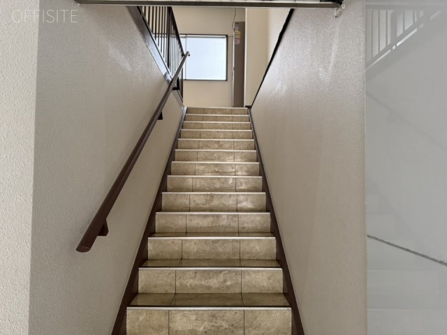 三部(ミベ)ビル　階段