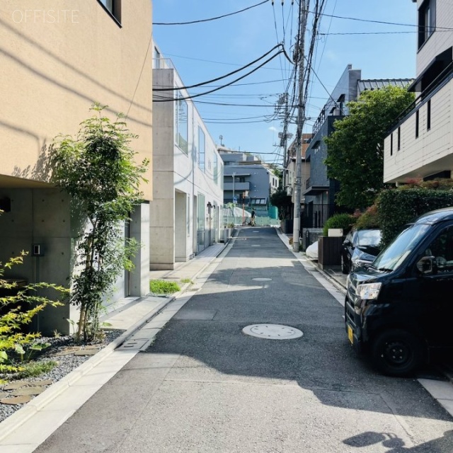 odds BLDG ビル前面道路