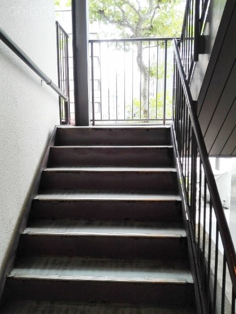 ハイツ神田岩本町 階段