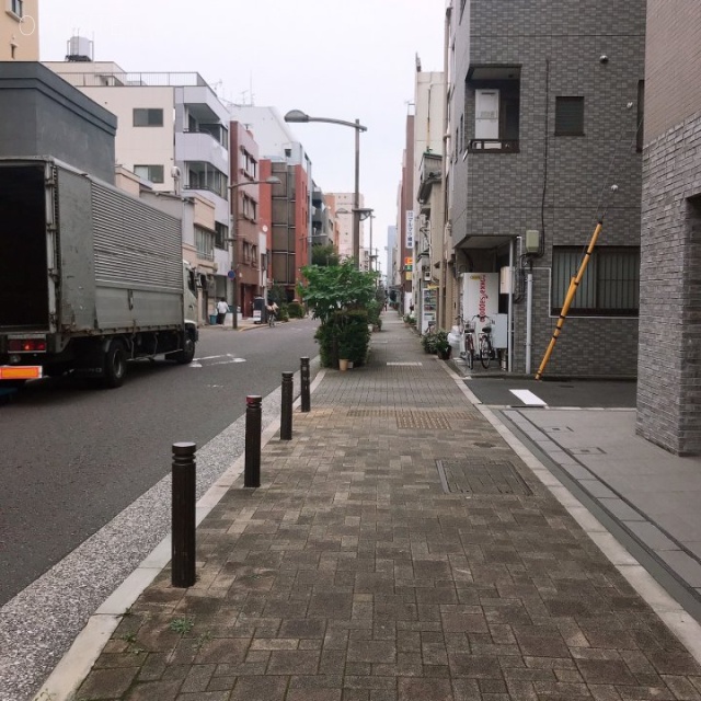 マーサビル ビル前面道路