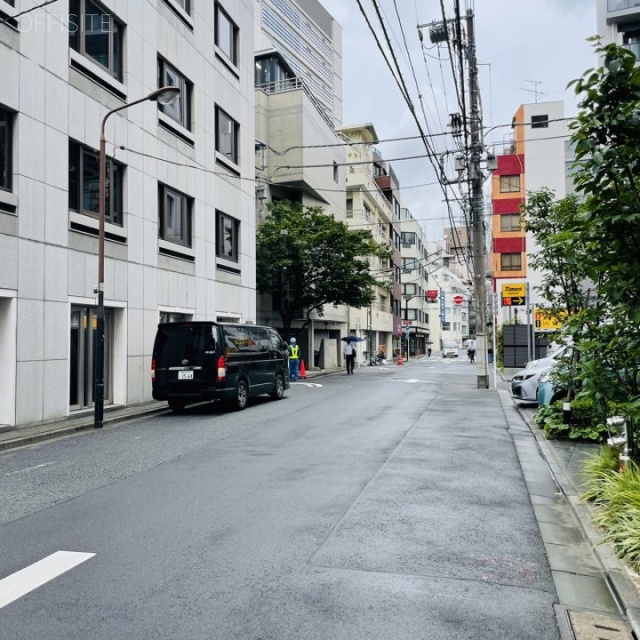英光ビル ビル前面道路