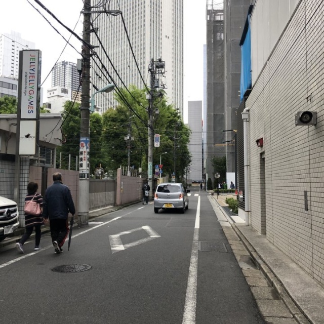 池三ビル ビル前面道路