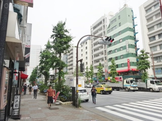 永峰ビル　ビル前面道路