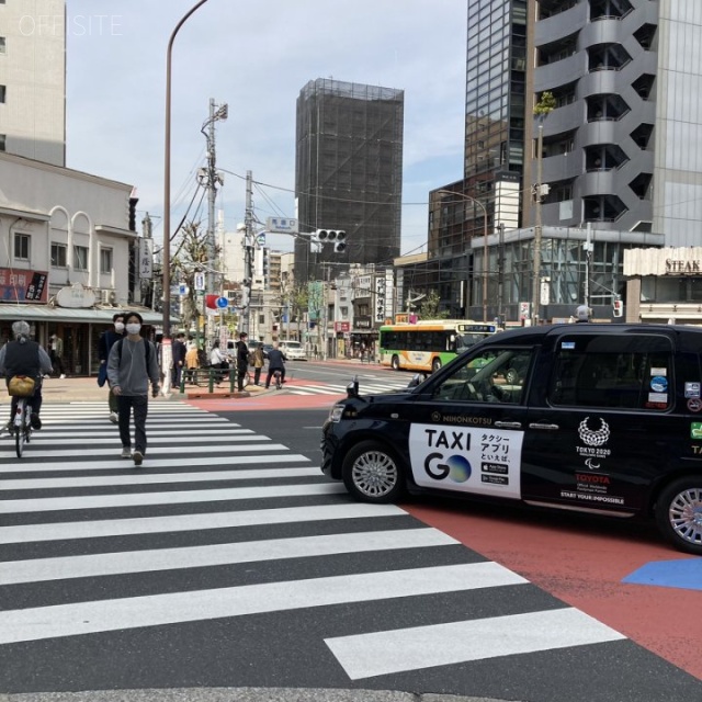 フェアウインド高田馬場(FAIR WIND高田馬場) ビル前面道路