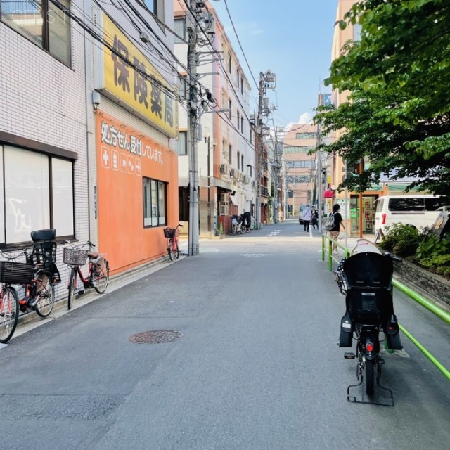 ラスタビル ビル前面道路