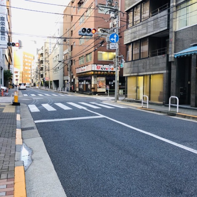 昭和アステック3号館　ビル前面道路