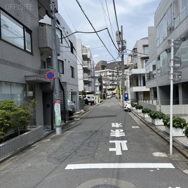 雅ビル 前面道路