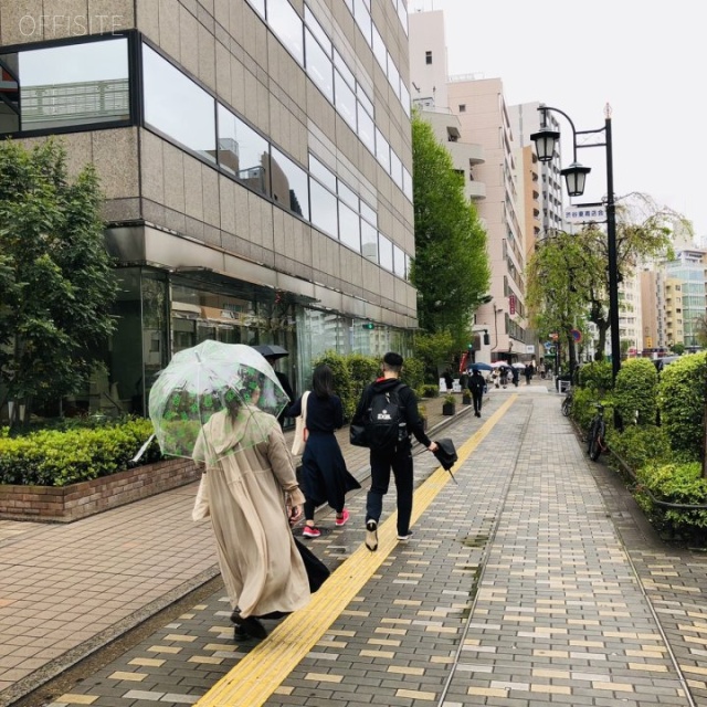 東京建物東渋谷ビル ビル前面道路