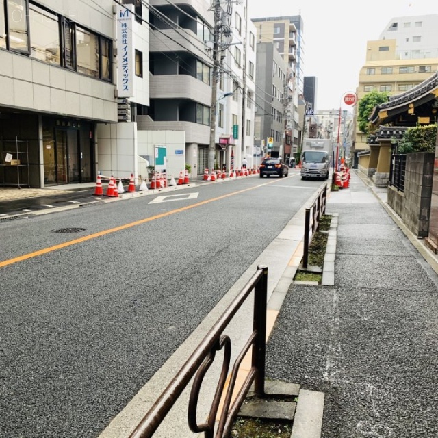 湯島MDビル ビル前面道路