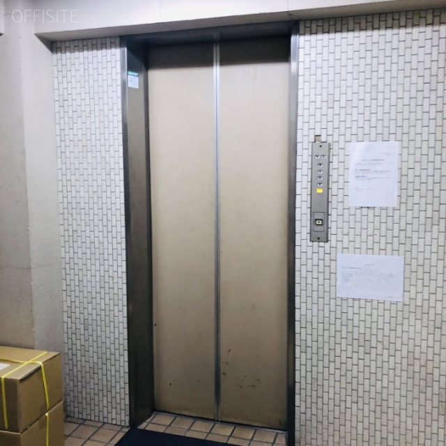 高山ビル エレベーター
