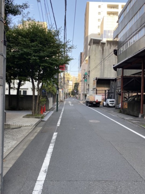 ルーツビル ビル前面道路