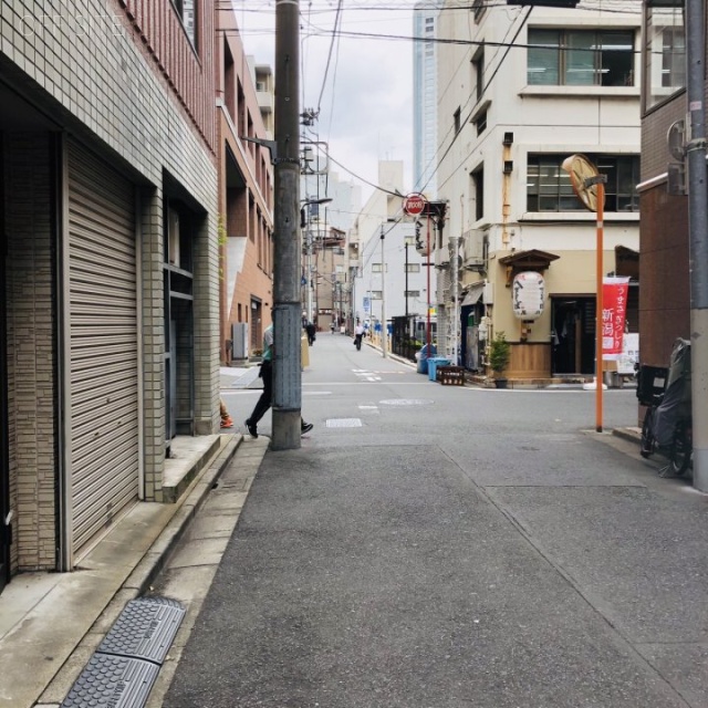 大室ビル　ビル前面道路