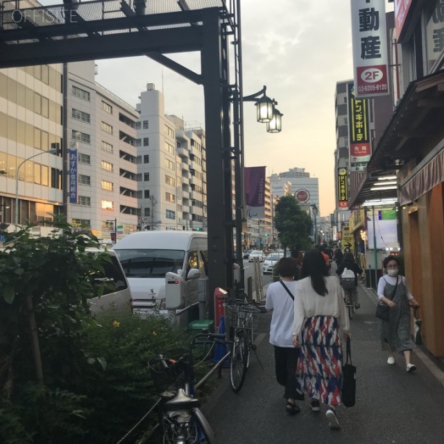 カーサ第2新宿 ビル前面道路