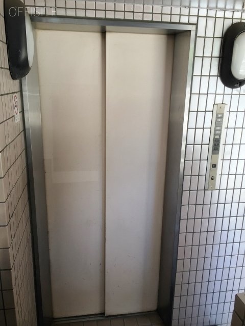 中根ビル エレベーター