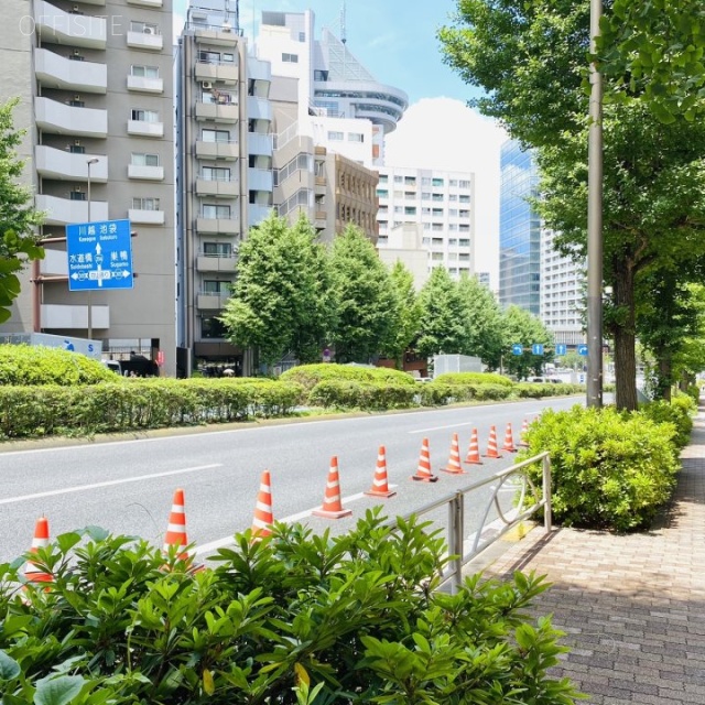 プライムメゾン本郷ビル 前面道路