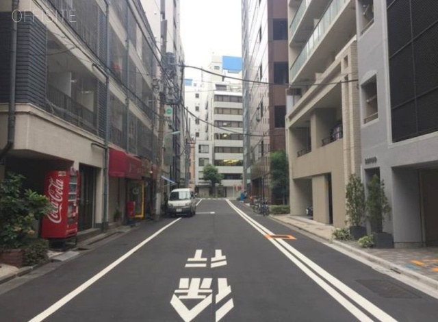 新富センタービル ビル前面道路