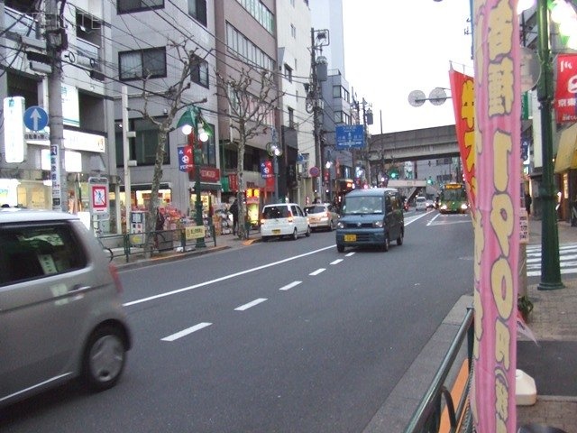 北川ビル ビル前面道路