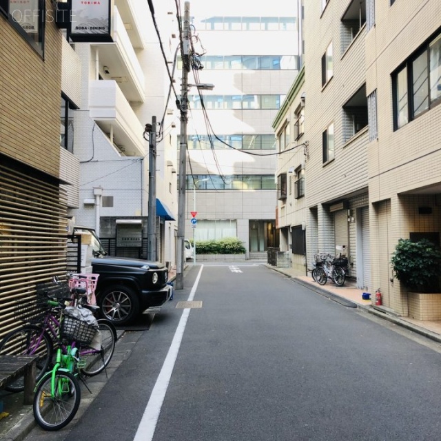 塚田ビル ビル前面道路