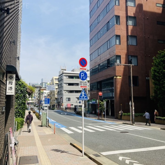 柳屋ビル ビル前面道路