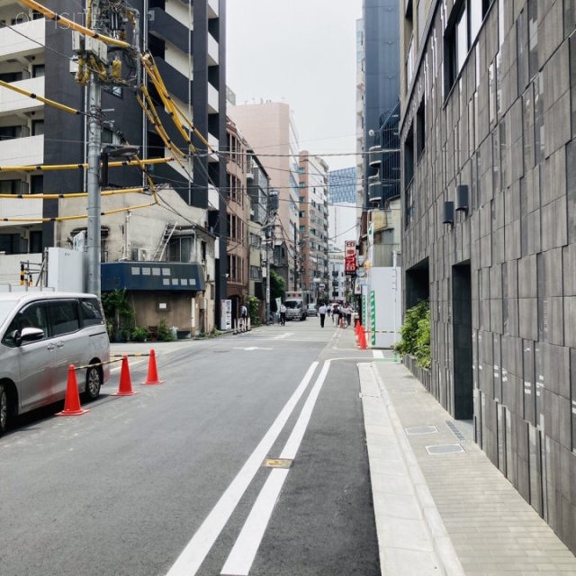 GREEN PARK淡路町 ビル前面道路