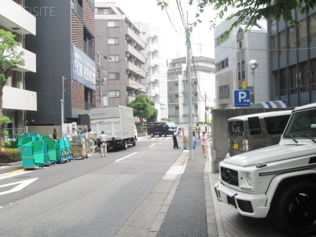 赤坂倉橋ビル ビル前面道路