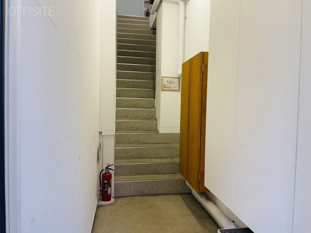 内田ビル エントランス