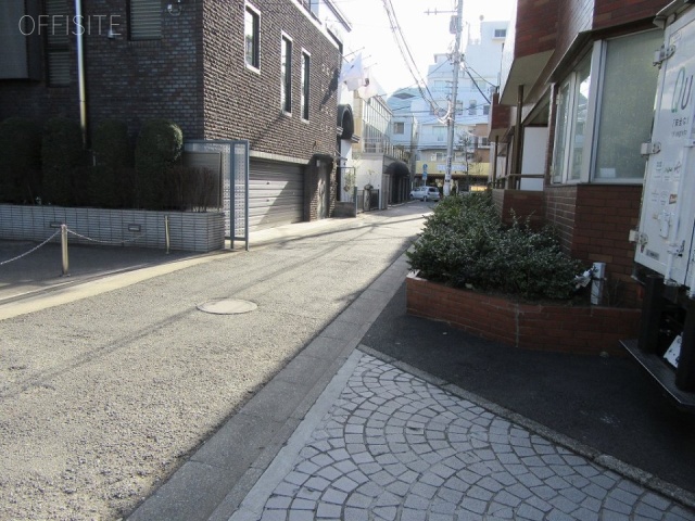 ツイン南青山ビル　ビル前面道路