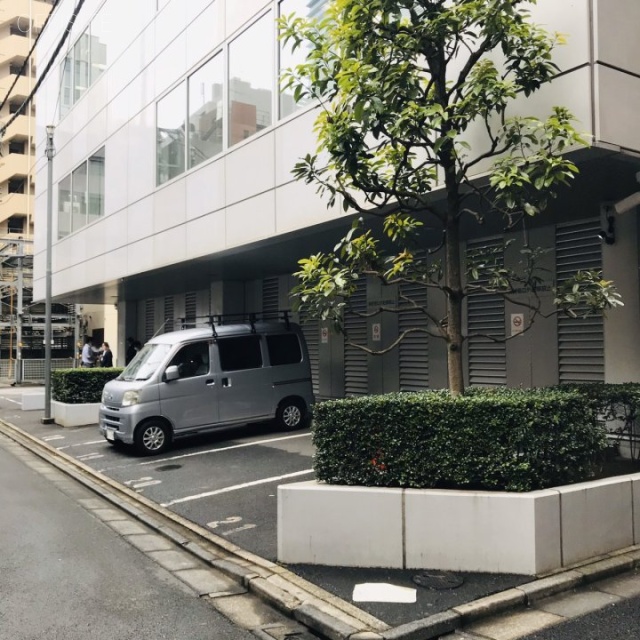 住友生命西新橋ビル 駐車場