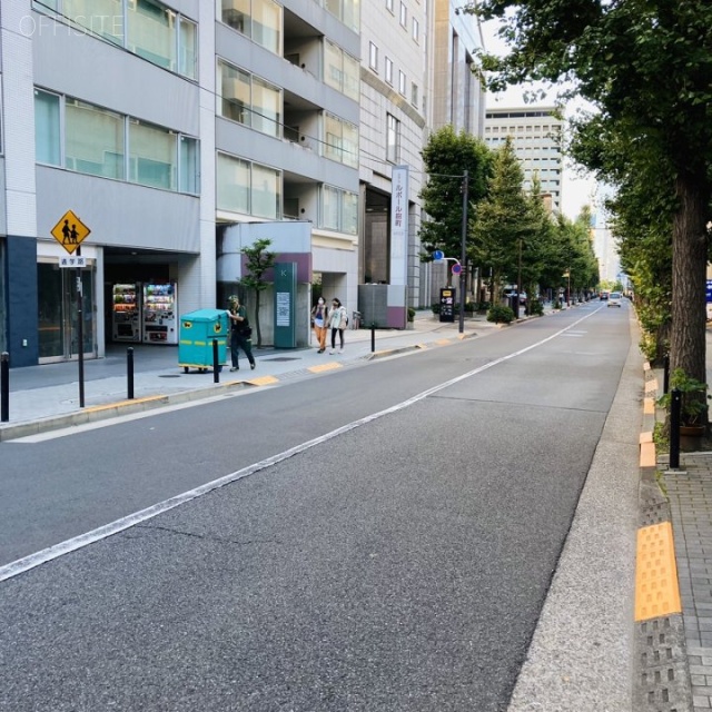 文藝春秋新館 ビル前面道路