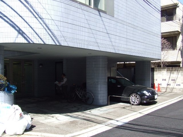 デリス三田 駐車場