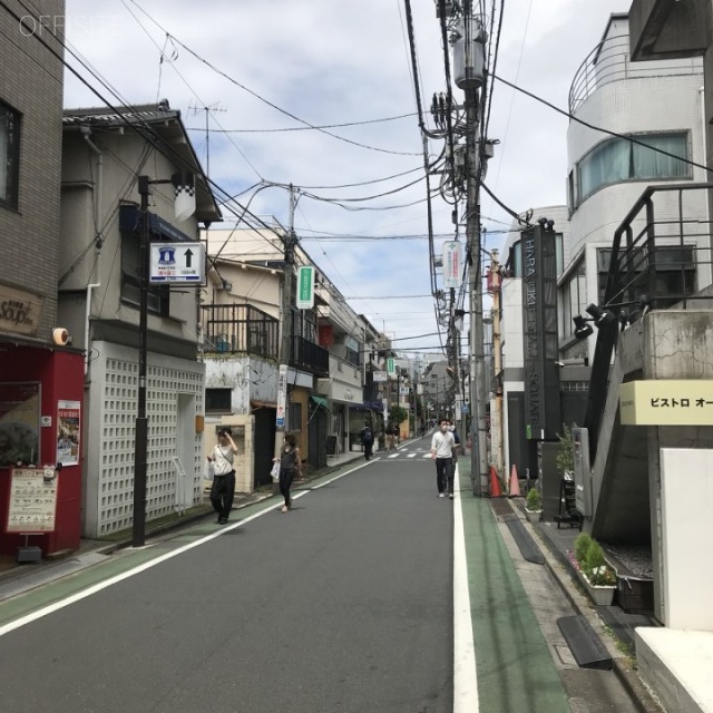 タネダビル ビル前面道路