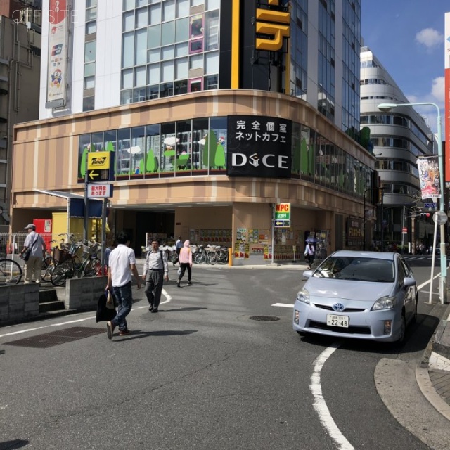 西京ビル ビル前面道路