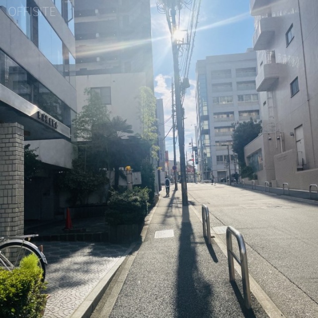 東洋殖産ビル 前面歩道