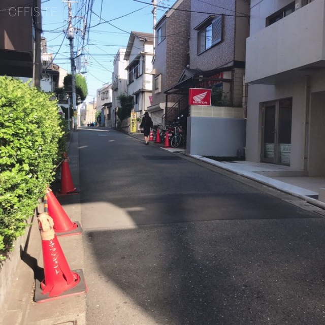 MONAVALE TOGOSHI ビル前面道路