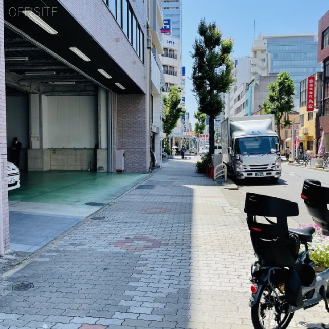 リブラ丸の内3 前面歩道