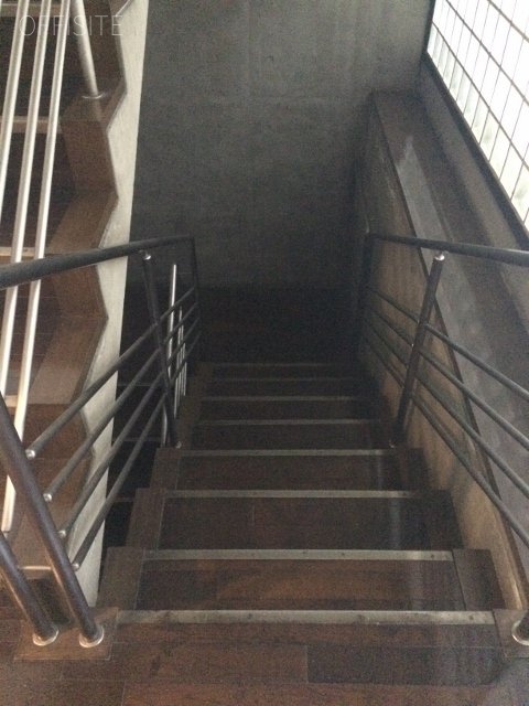 IBビル 階段