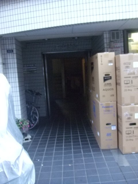 石山ビル エントランス