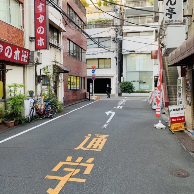 第1横島ビル ビル前面道路