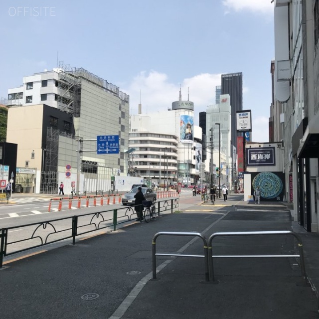 原宿ソフィアビル ビル前面道路