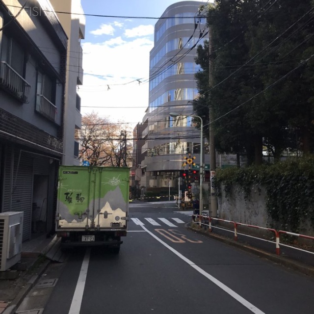 トレスビル ビル前面道路